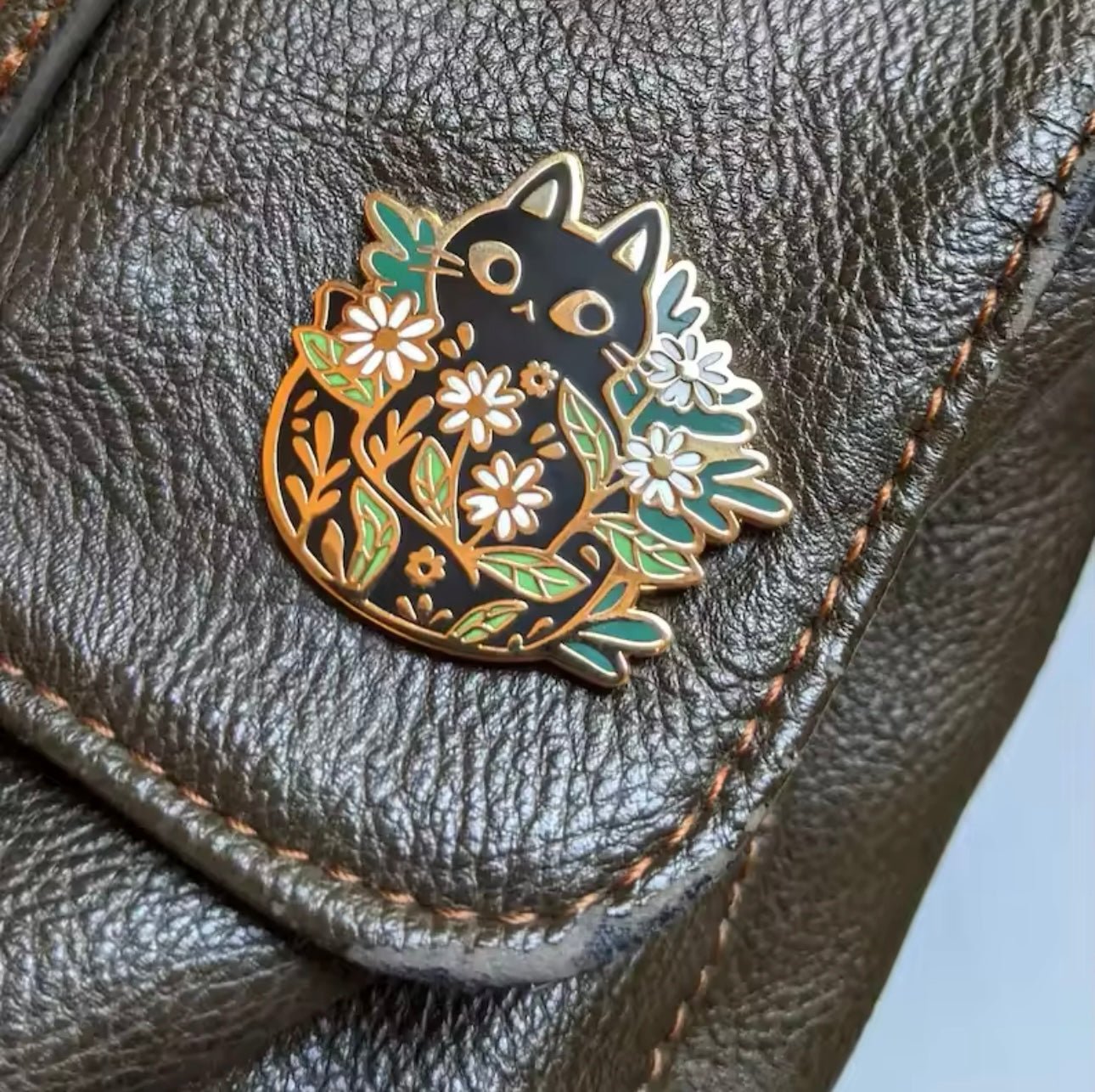 Elegant Floral Cat Enamel Pin Animal Lapel Pin - Backpack Clothing Accessories | MeowMart - Jewelry - MeowMart